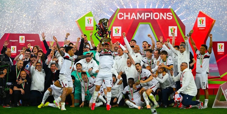 Bologna players celebrate with the Coppa Italia trophy after their 1-0 win over AC Milan (Photos courtesy of Sky Sport)